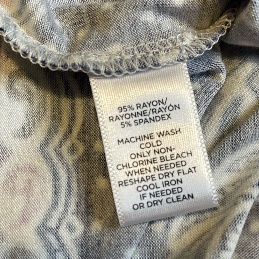 - Loft sleeveless pattern top size X Small - Picture 8 of 8